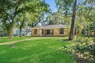 1224 N San Jacinto St, Conroe, TX 77301 - Photo 2