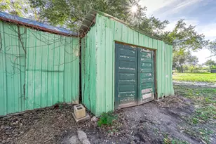 2227 County Rd 737, Alvin, TX 77511 - Photo 26