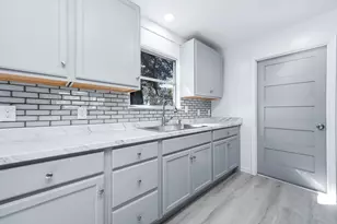 2227 County Rd 737, Alvin, TX 77511 - Photo 10