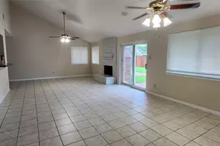 15215 Ensenada Dr, Houston, TX 77083 - Photo 2
