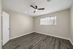 197 W Tri Oaks Ln, Houston, TX 77043 - Photo 16