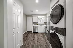 197 W Tri Oaks Ln, Houston, TX 77043 - Photo 10