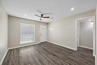 197 W Tri Oaks Lane #197, Houston, TX 77043 - Photo 8