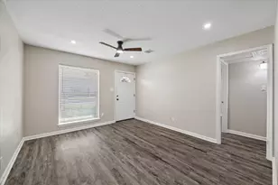 197 W Tri Oaks Ln, Houston, TX 77043 - Photo 8