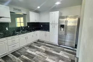 211 Johnson St, Ames, TX 77575 - Photo 8