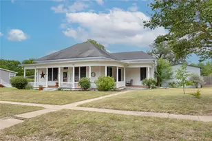 403 E 7th St, Flatonia, TX 78941 - Photo 1