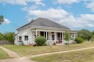 403 E 7th St, Flatonia, TX 78941 - Photo 2