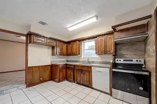 9318 Benning Dr, Houston, TX 77031 - Photo 12