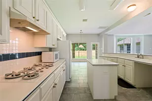 311 Oak Hollow Dr, League City, TX 77573 - Photo 14