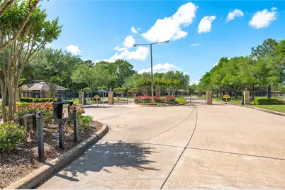 311 Oak Hollow Drive, League City, TX 77573 - Photo 32