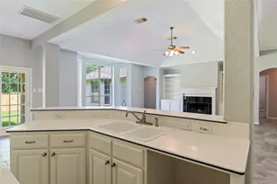 311 Oak Hollow Dr, League City, TX 77573 - Photo 14