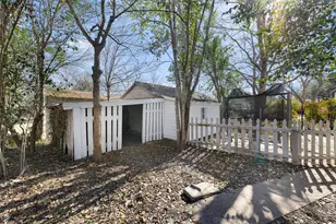 723 E Pecan St, La Grange, TX 78945 - Photo 16