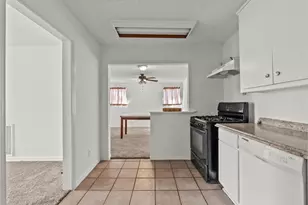 1002 Orange St, La Marque, TX 77568 - Photo 4