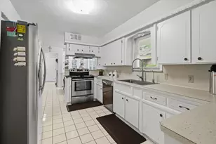 1718 Droxford Dr, Houston, TX 77008 - Photo 10