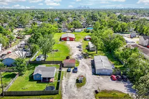 2206 Hartwick Rd, Houston, TX 77093 - Photo 2