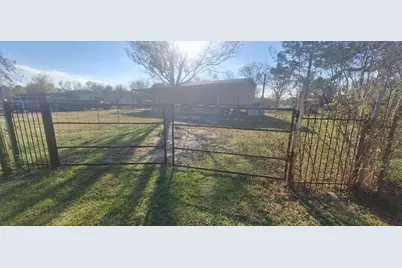 111 County Road 6037, Dayton, TX 77535 - Photo 2