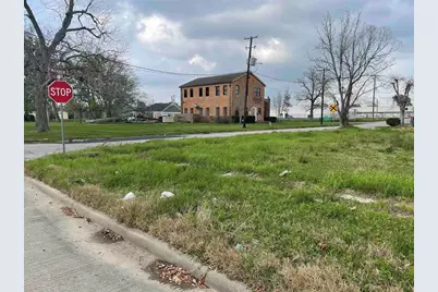562 2nd Street, Beaumont, TX 77701 - Photo 2