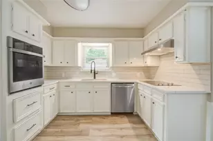 222 Ridgewood Dr, Oak Ridge North, TX 77386 - Photo 14