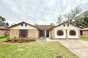 477 Oyster Creek Ct, Richwood, TX 77531 - Photo 1