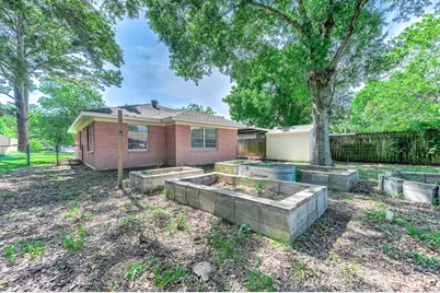 1033 S Booth Lane, Alvin, TX 77511 - Photo 22