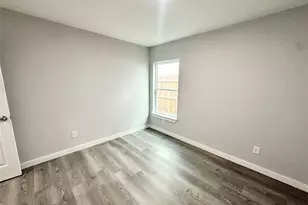 8215 Crestview Dr, Houston, TX 77028 - Photo 10