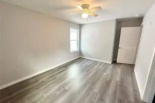8215 Crestview Dr, Houston, TX 77028 - Photo 16