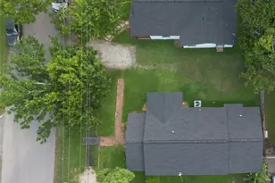 134 E Bernard St, Clute, TX 77531 - Photo 28