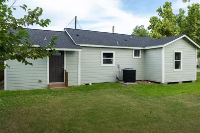 134 E Bernard Street, Clute, TX 77531 - Photo 4