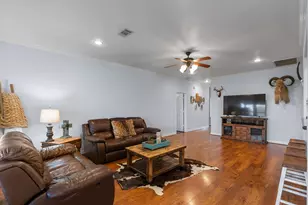 5942 Wildflower Rd, Sealy, TX 77474 - Photo 4