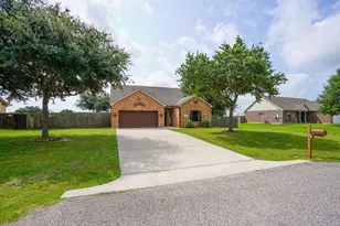 5942 Wildflower Rd, Sealy, TX 77474 - Photo 2