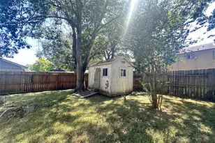 614 Live Oak Dr, Stafford, TX 77477 - Photo 8