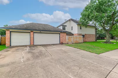 10218 Hedge Way Drive, Houston, TX 77065 - Photo 2