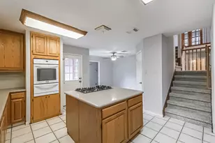 10218 Hedge Way Dr, Houston, TX 77065 - Photo 4