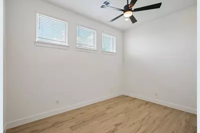 12051 Lake View Boulevard, Mont Belvieu, TX 77523 - Photo 22