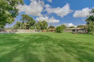 947 W Bertrand St, Houston, TX 77088 - Photo 24