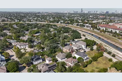 8014 Serenity Court, Houston, TX 77025 - Photo 10