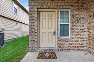 11823 Red Hummingbird Dr, Houston, TX 77047 - Photo 2