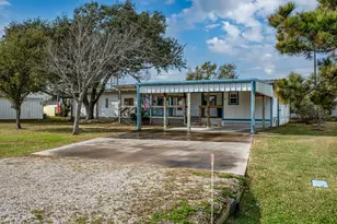 113 Sherry St, Port O Connor, TX 77982 - Photo 2