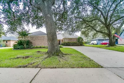 3915 Pleasant Valley Drive, Missouri City, TX 77459 - Photo 4