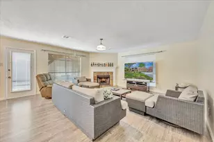 129 Coral Bay Dr, League City, TX 77573 - Photo 4