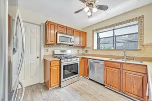129 Coral Bay Dr, League City, TX 77573 - Photo 6