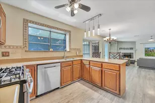 129 Coral Bay Dr, League City, TX 77573 - Photo 8