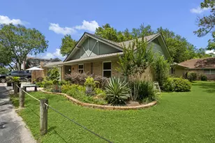 2102 Casa Rio Cir, Dickinson, TX 77539 - Photo 2