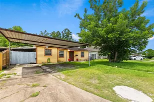 211 Crescent Dr, Pasadena, TX 77506 - Photo 2