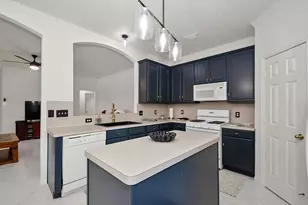 3218 Windy Cape Ln, League City, TX 77573 - Photo 10