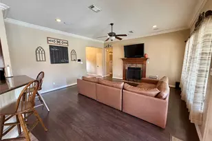 1437 S Blue Bonnet Ln, Angleton, TX 77515 - Photo 8