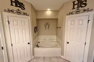 1437 S Blue Bonnet Ln, Angleton, TX 77515 - Photo 16