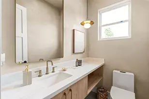 214 E 32nd St, Houston, TX 77018 - Photo 20