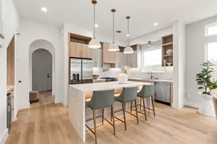 214 E 32nd St, Houston, TX 77018 - Photo 1