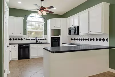 110 Regal Lane, Liberty, TX 77575 - Photo 8